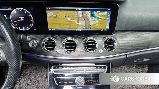 Mercedes-Benz E-Class W213 2018 Белый из Кореи, фото 6