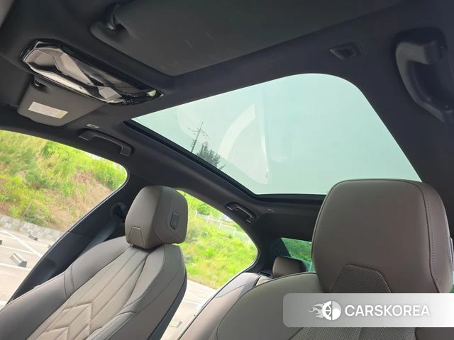 BMW 5 Series (G60) 2025 Цвет тростника из Кореи, фото 6