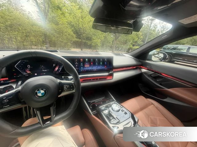 BMW 5 Series (G60) 2024 Небесно-голубой из Кореи, фото 6