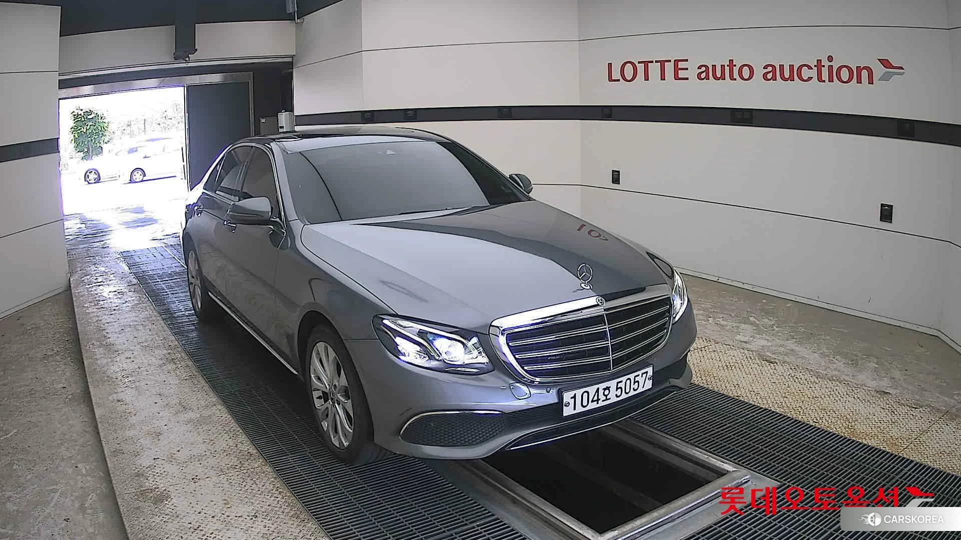 Mercedes-Benz BENZ E220 d 4MATIC 2020 992-SELENITE GREY (BENZ) из Кореи, фото 6