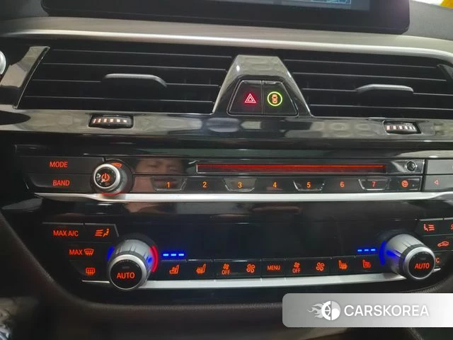 BMW 5 Series (G30) 2018 Белый из Кореи, фото 6