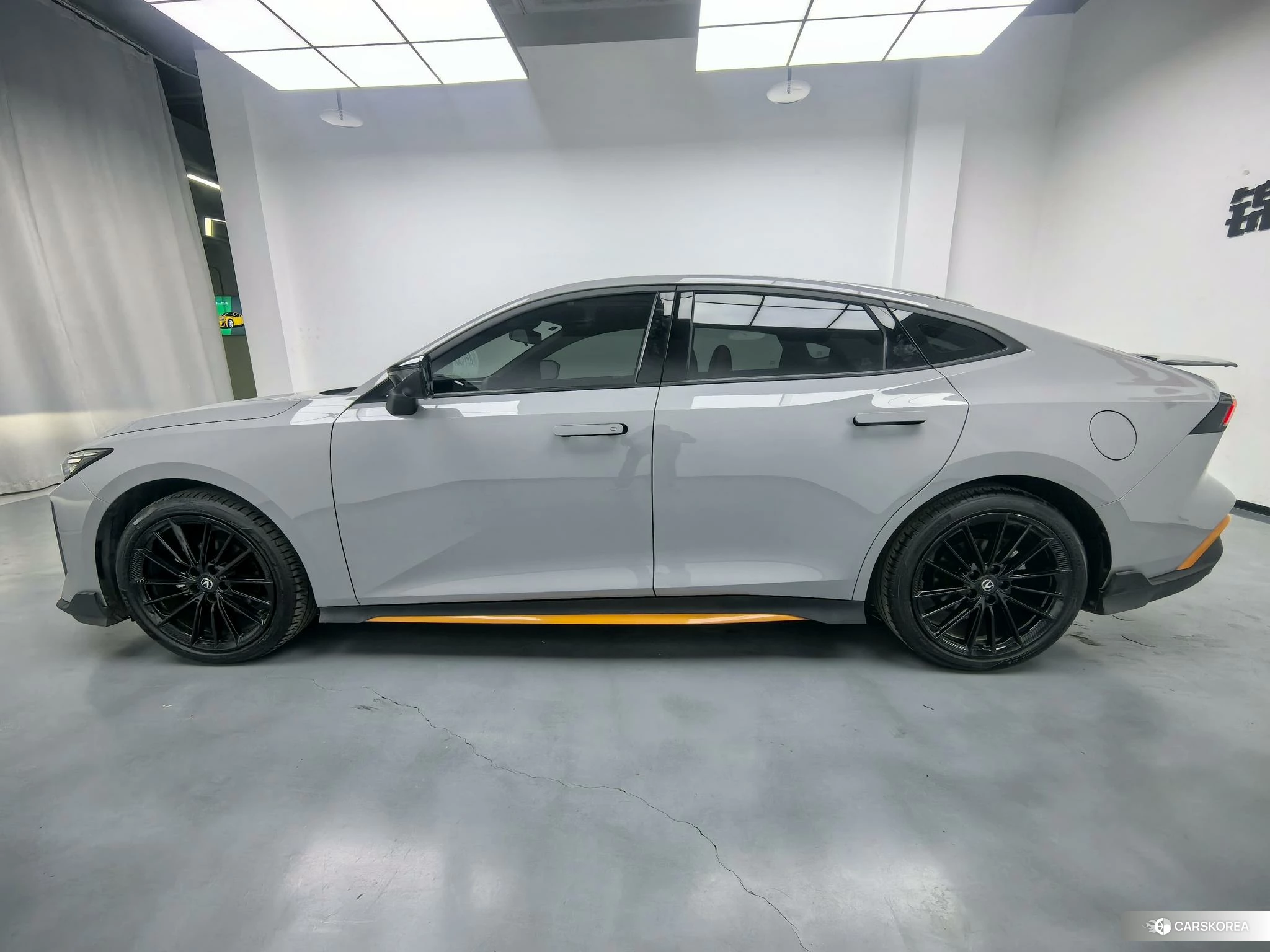 Chang'an UNI-V 2024 Серебристо-серый из Китая, фото 6