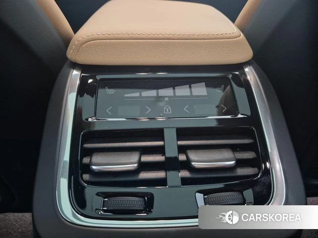 Volvo V60 Cross-Country 2nd Generation 2025 Белый из Кореи, фото 6