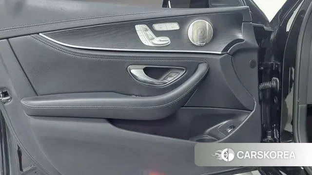 Mercedes-Benz E-Class W213 2022 Черный из Кореи, фото 6