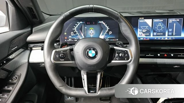 BMW 5 Series (G60) 2024 Светло-серебряный цвет из Кореи, фото 6