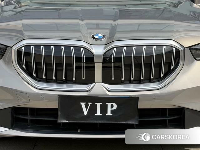 BMW 5 series 2024 Серебристо-серый из Китая, фото 6