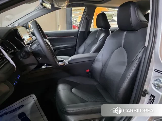 Toyota Camry (XV70) 2023 Серебряный из Кореи, фото 6