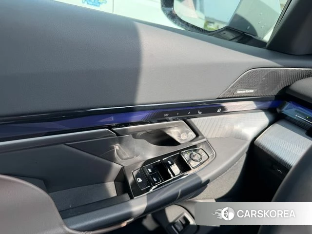 BMW 5 Series (G60) 2026 Небесно-голубой из Кореи, фото 6