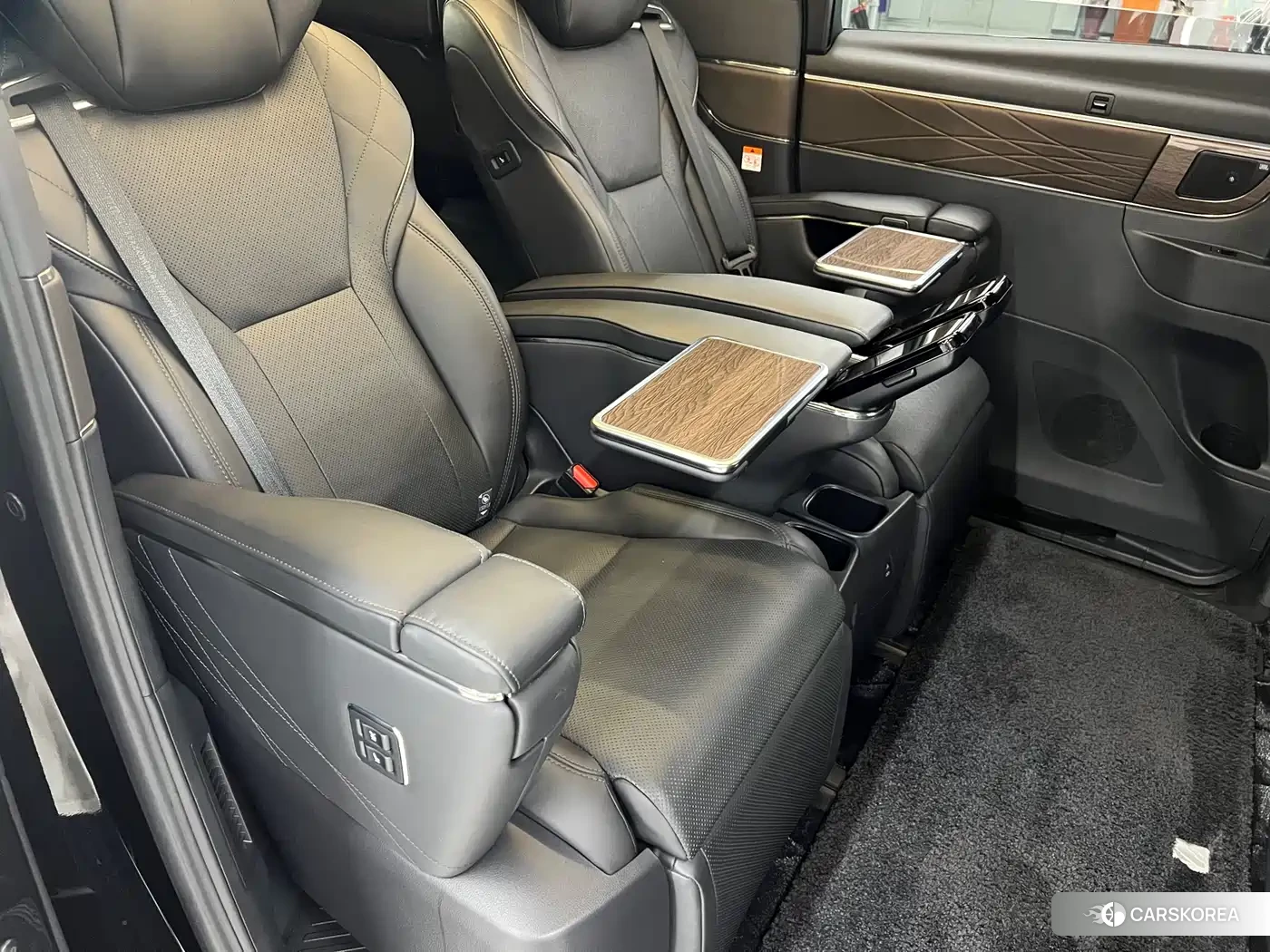 Toyota Elfa 2024 Черный из Китая, фото 6