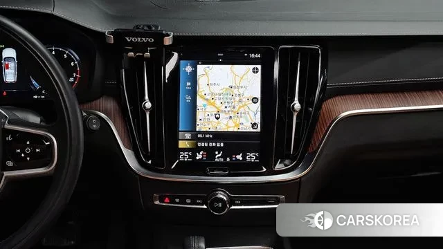 Volvo V60 Cross-Country 2nd Generation 2021 Белый из Кореи, фото 6