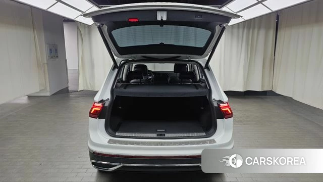 Volkswagen Tiguan second Generation 2022 Белый из Кореи, фото 6