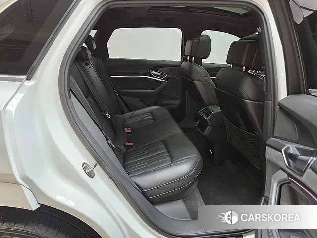 Audi e-Tron 2020 Белый из Кореи, фото 6