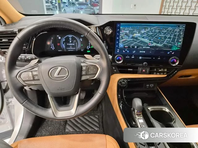 Lexus NX350h Second generation 2024 Жемчужный цвет из Кореи, фото 6