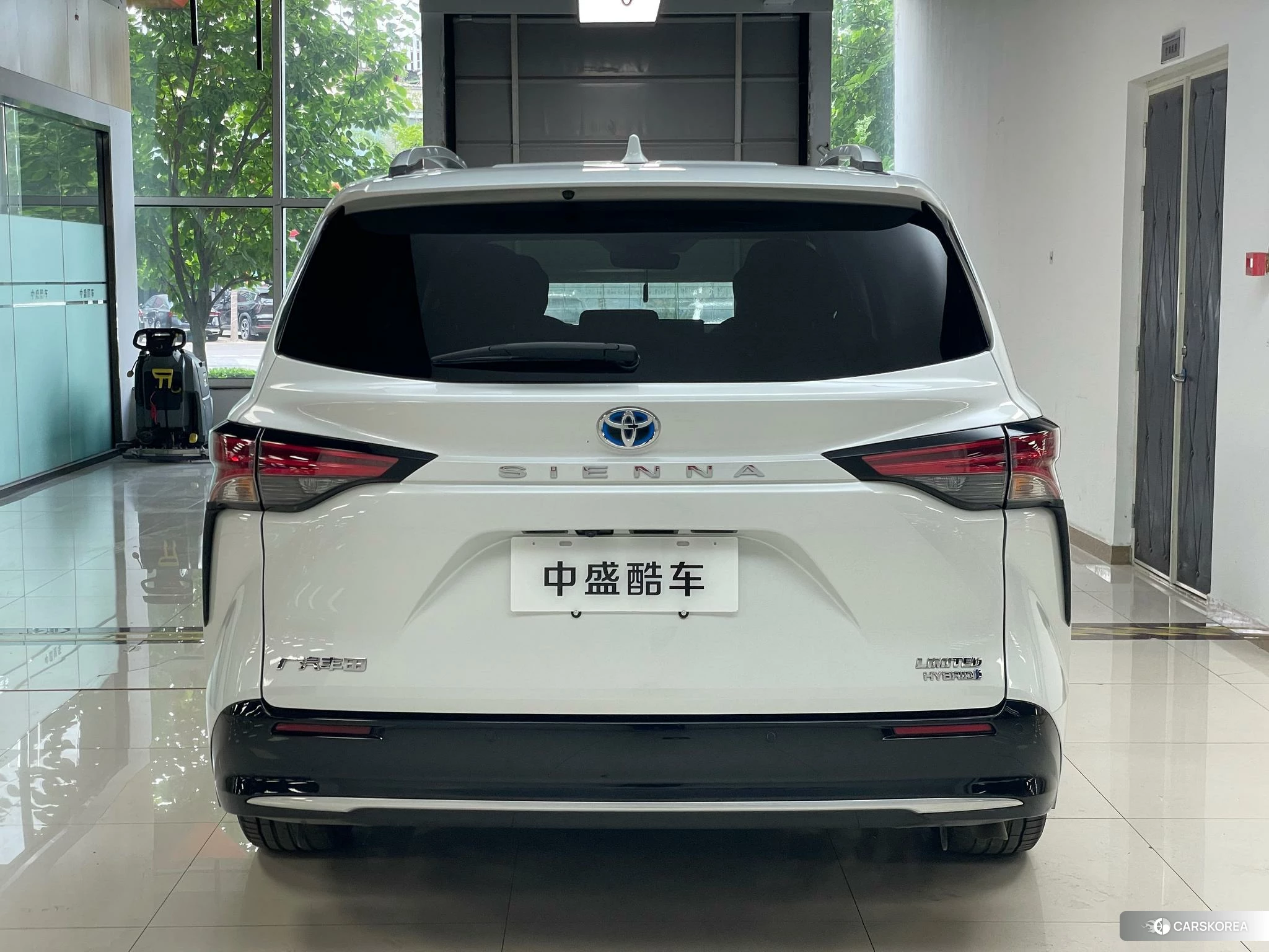 Toyota Saina 2023 Белый из Китая, фото 6