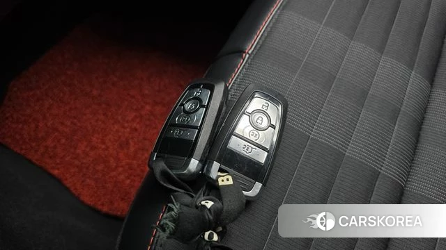 Ford Explorer 6th Generation 2025 Белый из Кореи, фото 6