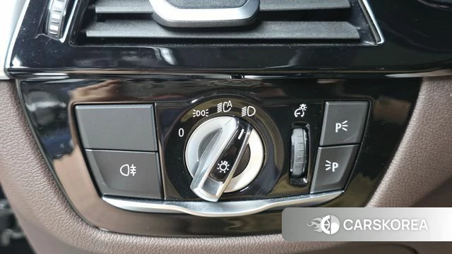 BMW 5 Series (G30) 2023 Черный из Кореи, фото 6