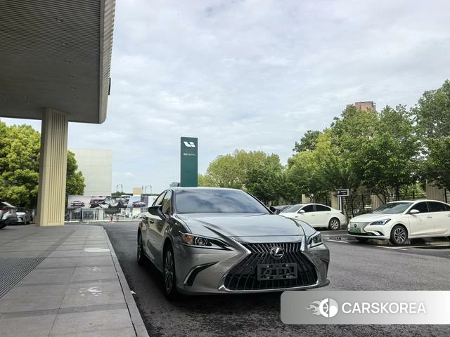 Lexus ES 2022 Серебристо-серый из Китая, фото 6