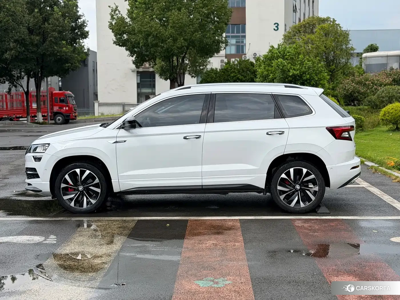Skoda Karoq 2023 Белый из Китая, фото 6
