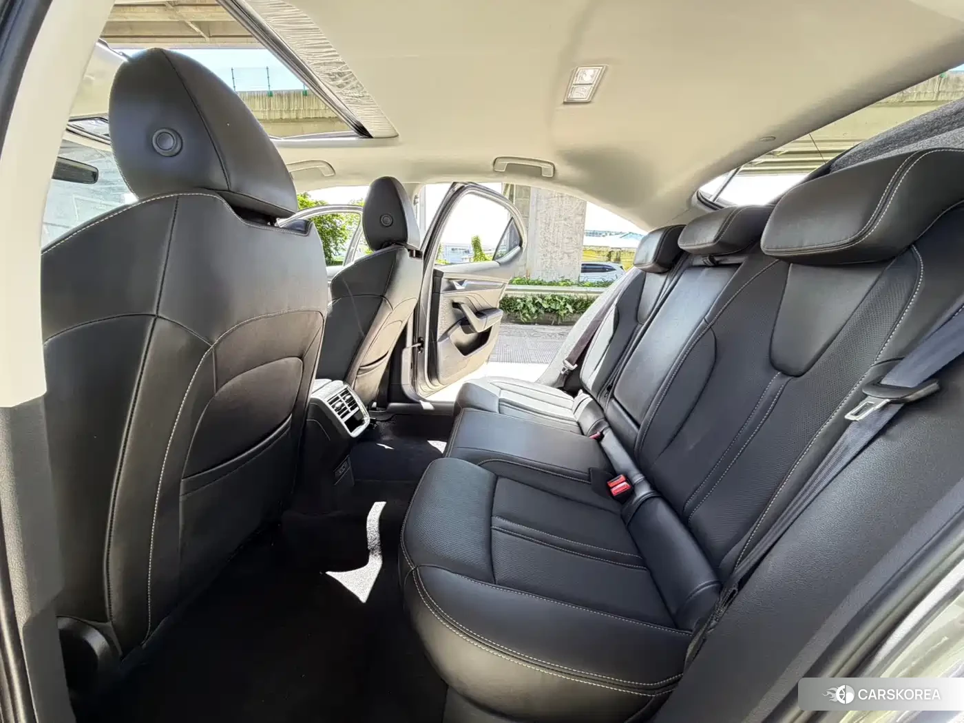 Skoda Octavia 2022 Champagne/brown из Китая, фото 6