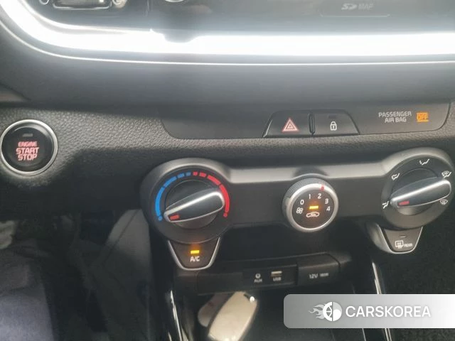 Kia Stonic 2018 Белый из Кореи, фото 6