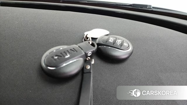 Mini Cooper S Clubman 2024 Черный из Кореи, фото 6