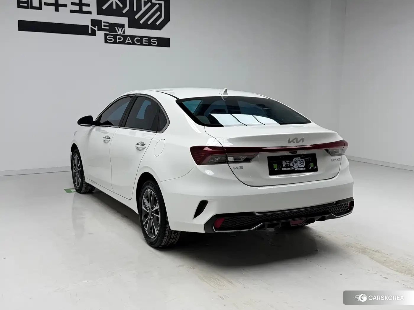 Kia K3 2023 Белый из Китая, фото 6