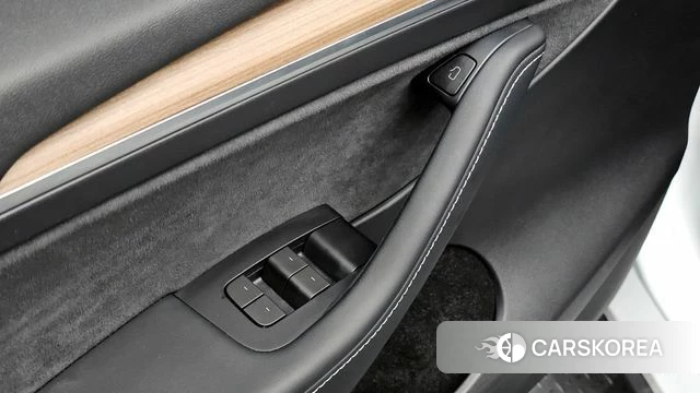 Tesla Model Y 2023 Белый из Кореи, фото 6