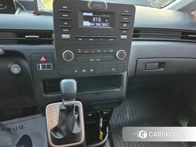 Hyundai Staria 2022 Белый из Кореи, фото 6