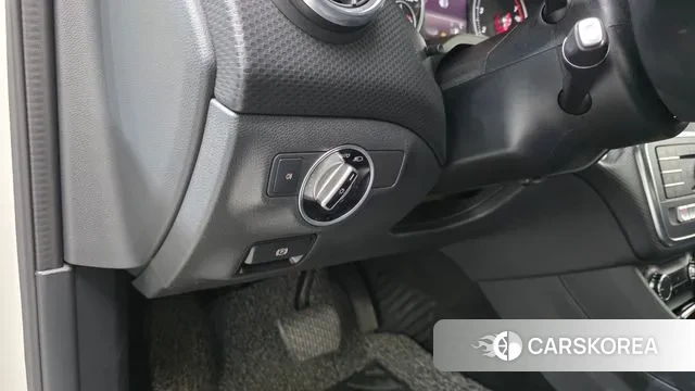 Mercedes-Benz A-Class W176 2018 Белый из Кореи, фото 6