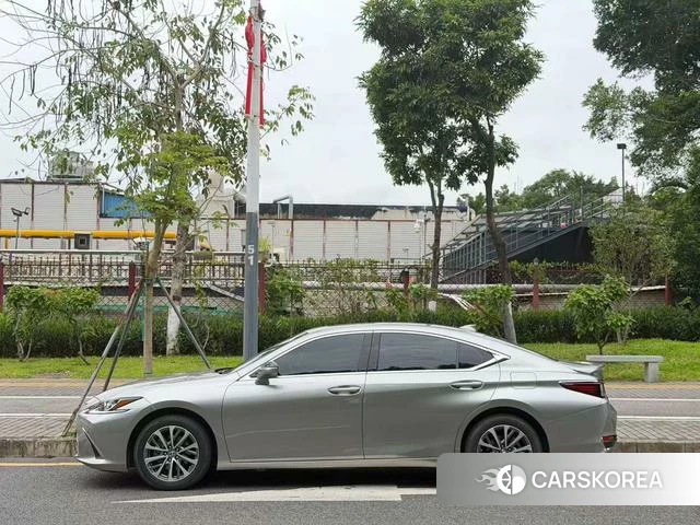 Lexus ES 2023 Серебристо-серый из Китая, фото 6
