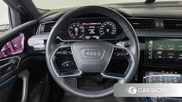 Audi e-Tron 2020 Жемчужный цвет из Кореи, фото 6