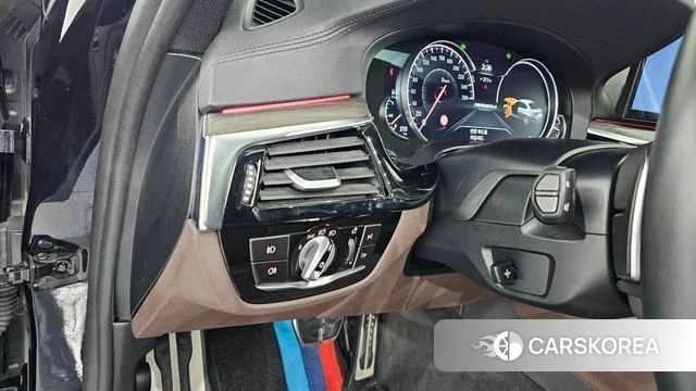 BMW 5 Series (G30) 2018 Синий из Кореи, фото 6