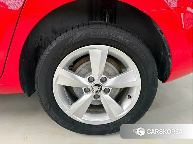 Skoda Xindong 2020 Красный из Китая, фото 6