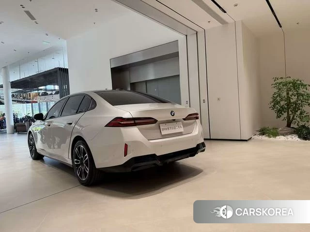 BMW 5 series 2024 Белый из Китая, фото 6