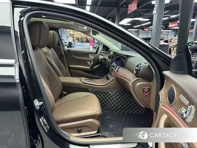 Mercedes-Benz E-class 2023 Черный из Китая, фото 6