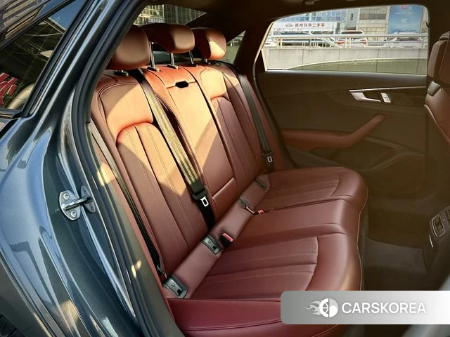 Audi A4L 2024 Темно-серый из Китая, фото 6