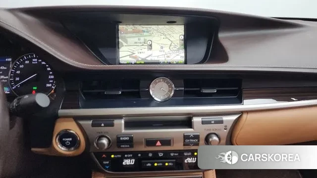 Lexus New ES300h 2018 Серебряный из Кореи, фото 6