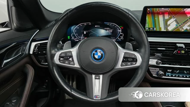 BMW 5 Series (G30) 2023 Белый из Кореи, фото 6