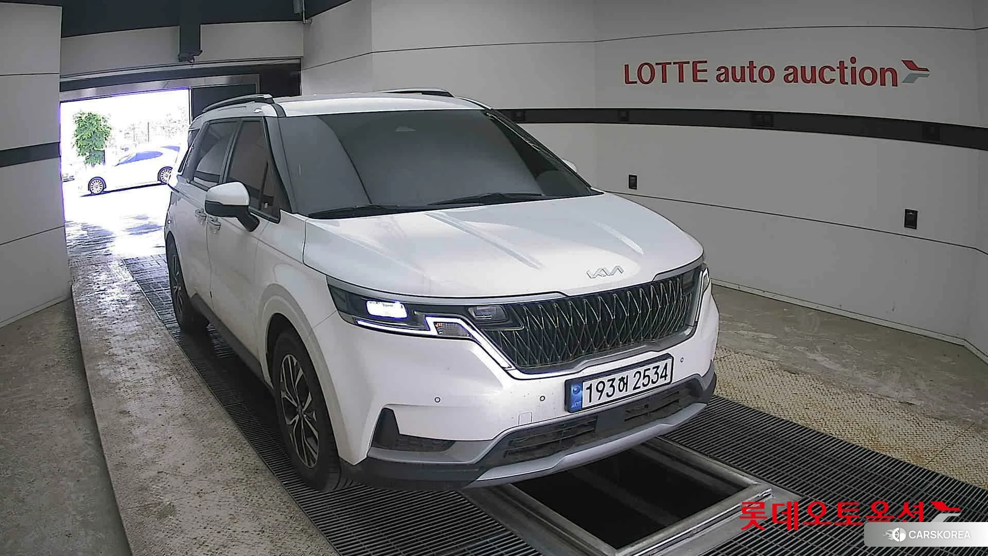 Kia Carnival 2023 Snow White Pearl (optional) из Кореи, фото 6