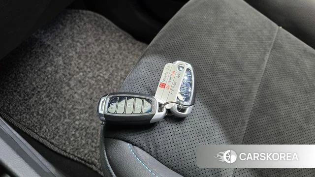 Hyundai The New Kona 2022 Светло-серебряный цвет из Кореи, фото 6