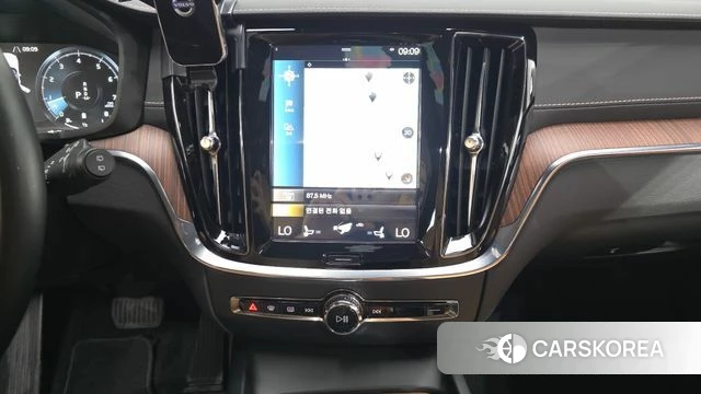Volvo V60 Cross-Country 2nd Generation 2020 Белый из Кореи, фото 6