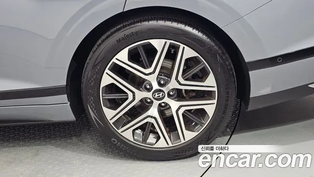 Hyundai Grandeur Hybrid (GN7) 2023 Светло-серебряный цвет из Кореи, фото 6