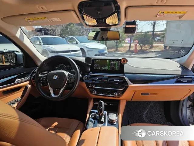 BMW 5 Series (G30) 2018 Серебристо-серый из Кореи, фото 6