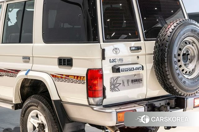 Toyota Land Cruiser 70 Series 2024 Белый из Китая, фото 6