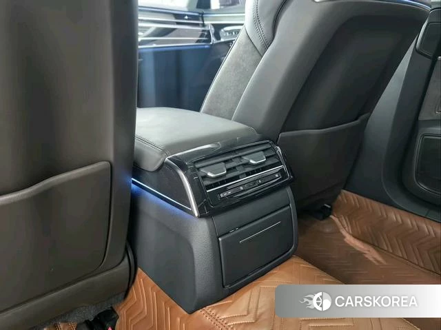 Audi A8 2022 Черный из Китая, фото 6