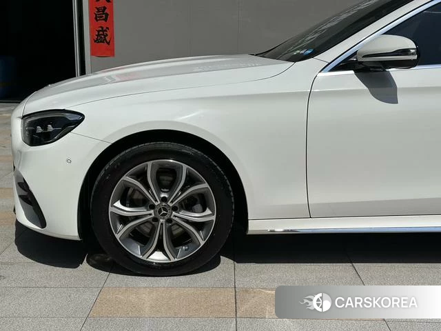 Mercedes-Benz E-class 2023 Белый из Китая, фото 6