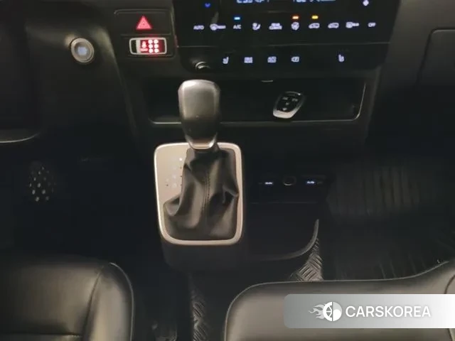 Hyundai Staria 2022 Белый из Кореи, фото 6