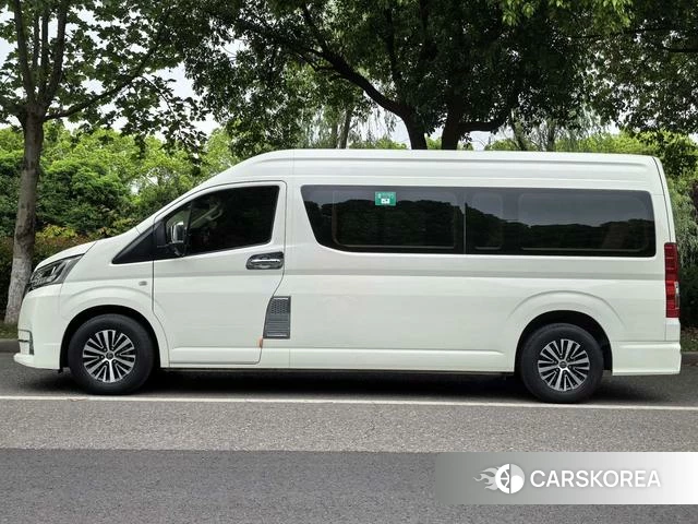 Toyota Sienta 2022 Белый из Китая, фото 6