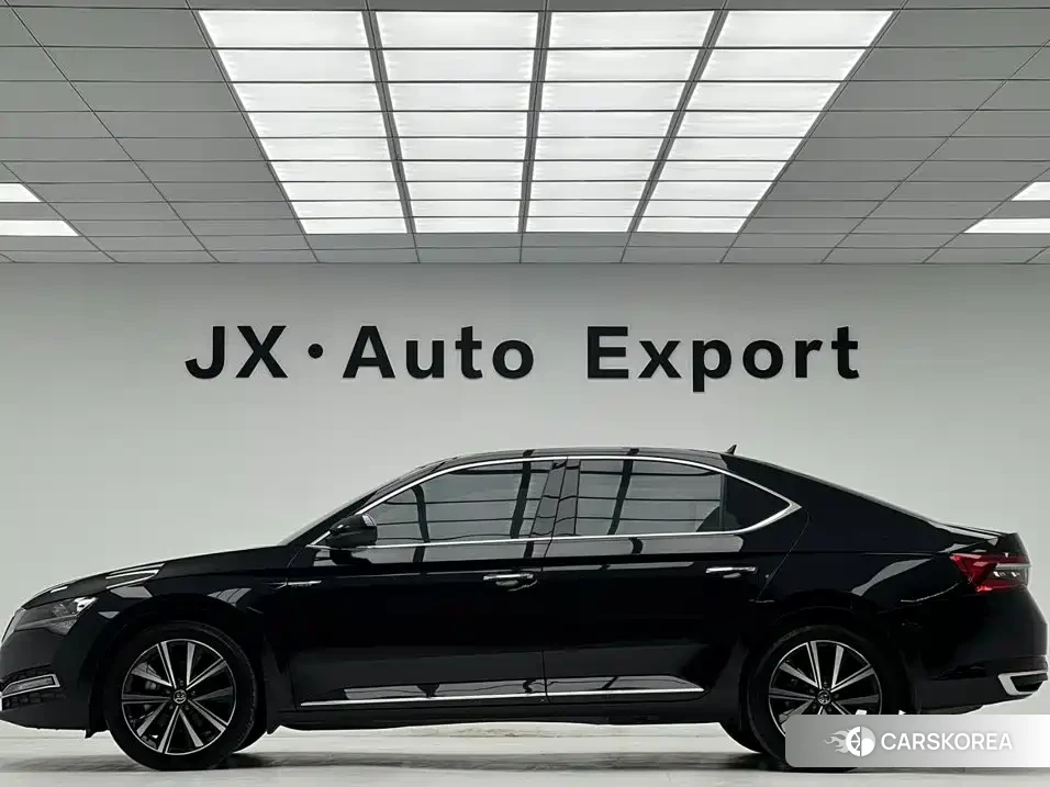 Skoda Superb id 4653775 из Китая 7