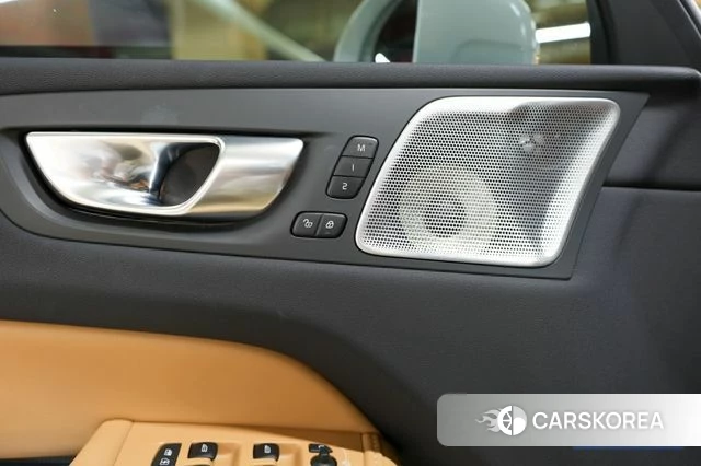 Volvo XC60 second Generation 2023 Белый из Кореи, фото 6